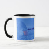 Mug NA, Canada, Manitoba, Churchill. igloo arctique (Gauche)