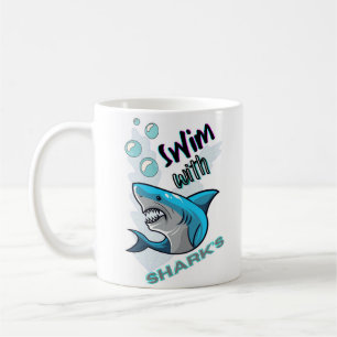 Mug nager avec des requins