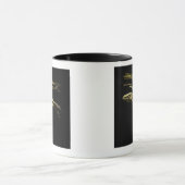 Mug natation de grenouille dans l'obscurité juste (Centre)