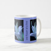 Mug Nature Beauté Hosta Flower Photo, Lavender Blue (Devant droit)