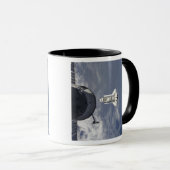 Mug Navette spatiale Atlantis et un vaisseau spatial r (Devant droit)