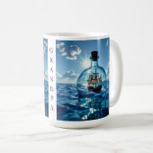 Mug Navire dans une bouteille flottant sur l'océan (Devant droit)