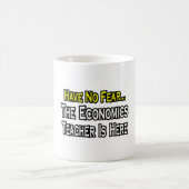 Mug N'Ayez Pas Peur, Le Professeur D'Économie Est Là (Centre)