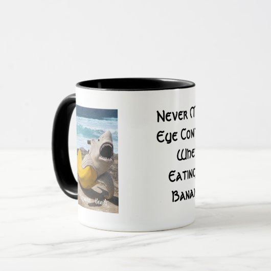 Mug Ne Communiquez Jamais Avec Les Yeux En Mangeant Un (Devant gauche)