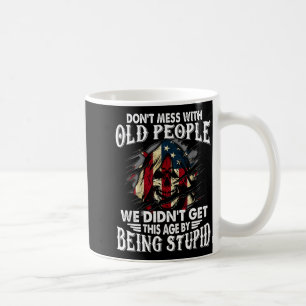 Mug Ne Déconnez Pas Avec Les Vieilles Personnes Nous N