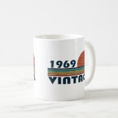 Mug Né en 1969 anniversaire vintage (Devant droit)