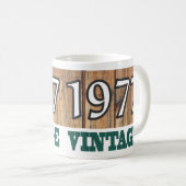 Mug Né en 1977 - Fête d'anniversaire (Devant droit)