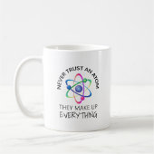 Mug Ne jamais faire confiance à un Atom (Gauche)