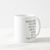 Mug Ne jamais sous-estimer la différence que vous avez (Devant droit)