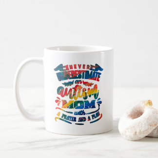 Mug Ne jamais sous-estimer l'autisme maman arc-en-ciel