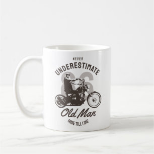 Mug Ne jamais sous-estimer un vieil homme 