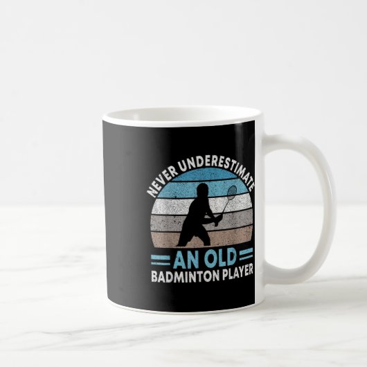 Mug Ne jamais sous-estimer un vieux joueur de badminto (Droite)