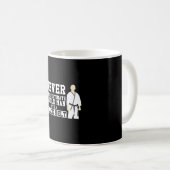 Mug Ne jamais sous-estimer Vieux Homme ceinture noire  (Devant droit)