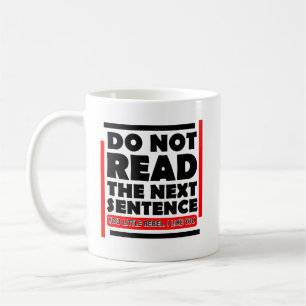 Mug Ne lisez pas la déclaration drôle de bâillon de