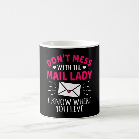 Mug Ne manquez pas avec le Mail Lady Funny Postal Work (Centre)