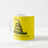 Mug NE MARCHEZ PAS SUR MOI, le drapeau de Gadsden (Devant gauche)