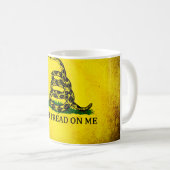 Mug Ne marchez pas sur moi le drapeau de Gadsden - (Devant droit)