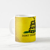 Mug Ne marchez pas sur moi le drapeau de Gadsden - (Devant gauche)