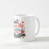 Mug Ne me bousculez pas, j'attends ma motivation café (Devant droit)
