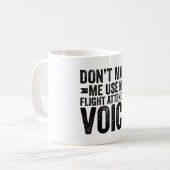 Mug Ne me faites pas utiliser ma voix d'hôtesse de l'a (Devant gauche)