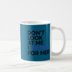 Mug Ne me regardez pas, j'ai voté pour son œuvre d'art