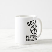Mug Né Pour Jouer Au Football Forcé À Travailler (Devant droit)