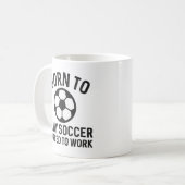 Mug Né Pour Jouer Au Football Forcé À Travailler (Devant gauche)