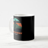 Mug Né pour la randonnée et manger pizza (Devant gauche)