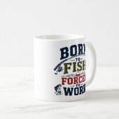 Mug Né pour pêcher, forcé de travailler Drôle de pêche (Devant droit)