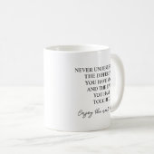 Mug Ne sous-estimez jamais la différence que vous avez (Devant droit)