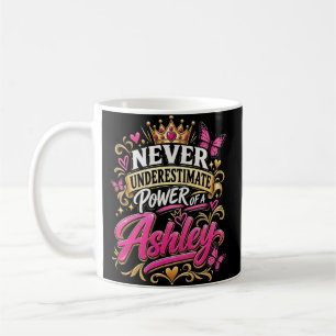 Mug Ne sous-estimez jamais le pouvoir d'une Ashley