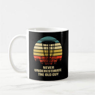 Mug Ne sous-estimez jamais le vieux disque Golf Papa G