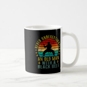 Mug Ne Sous-Estimez Jamais Un Vieux Homme Avec Une Cei