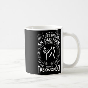 Mug Ne Sous-Estimez Jamais Un Vieux Homme Qui Connait