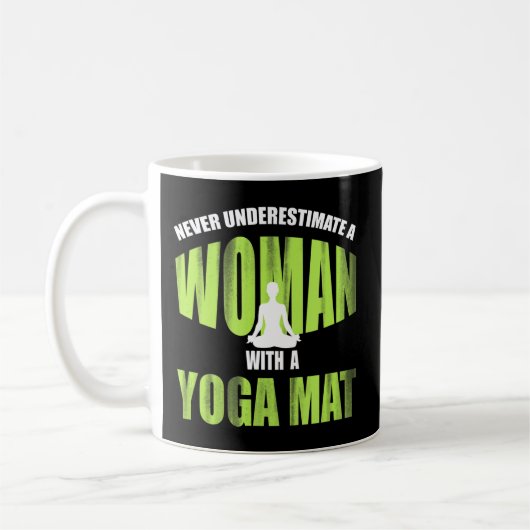 Mug Ne Sous-Estimez Jamais Une Femme Avec Un Mat De Yo (Gauche)