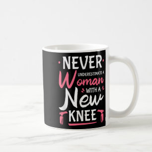 Mug Ne sous-estimez jamais une femme ayant une nouvell