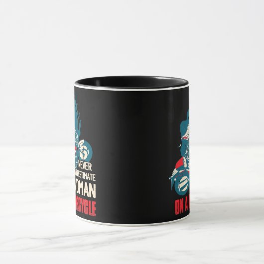 Mug Ne Sous-Estimez Jamais Une Femme En Moto (Centre)