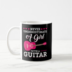 Mug Ne Sous-Estimez Jamais Une Fille Avec Une Guitare