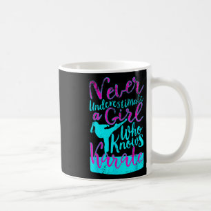 Mug Ne Sous-Estimez Jamais Une Fille Qui Connaît La Ci