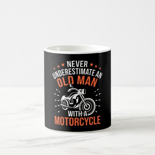 Mug Ne Sous-Estimez Jamais Une Vielle Moto Drôle (Centre)