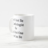 Mug Ne soyez pas simplement un cardiologue soit le (Devant gauche)