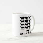 Mug Ne suivez pas le troupeau de moutons Soyez vos enf (Devant droit)