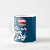 Mug Né Sur 4 juillet Lunettes De Soleil Anniversaire F (Devant gauche)