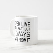 Mug Ne vivez jamais dans le passé, mais apprenez toujo (Devant gauche)