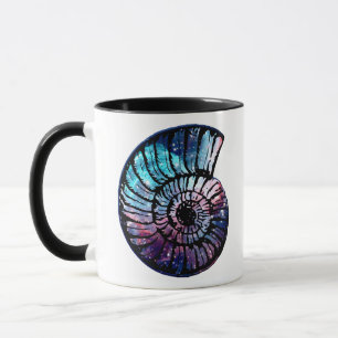 Mug Nebula avec étoiles dans un coquillage de Nautilus