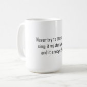 Mug N'essayez jamais d'enseigner à un cochon de chante (Devant gauche)