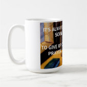 MUG NEVER GIVE UP ON PRAYER  (Gauche)