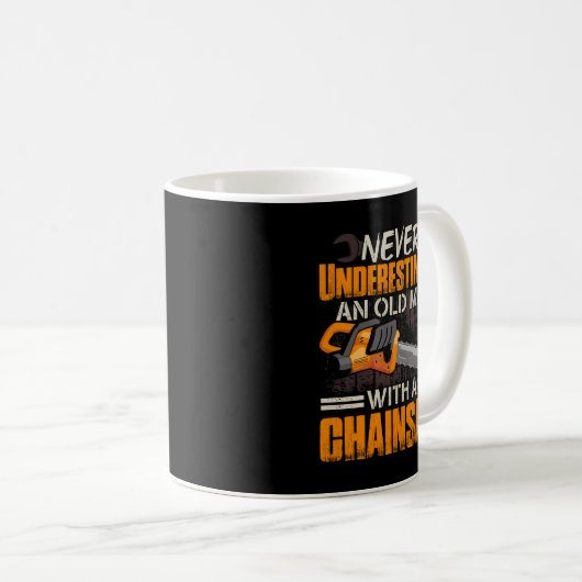 Mug Never Underestimate (Devant droit)