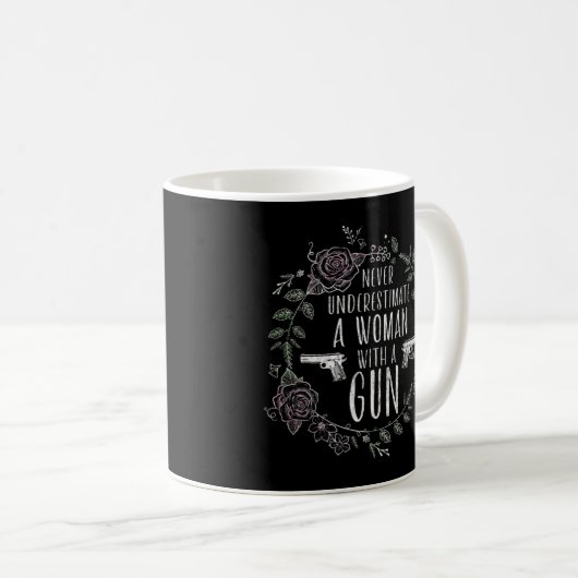 Mug Never Underestimate (Devant droit)