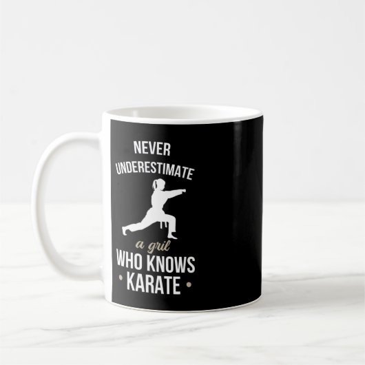Mug Never Underestimate A Girl Who Knows Karate Martia (Gauche)